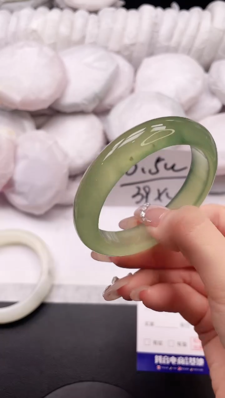 【闪购商品】石英质玉手镯未镶嵌9L318-54