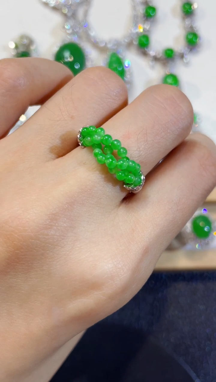 颈饰18K金镶嵌翡翠团购35