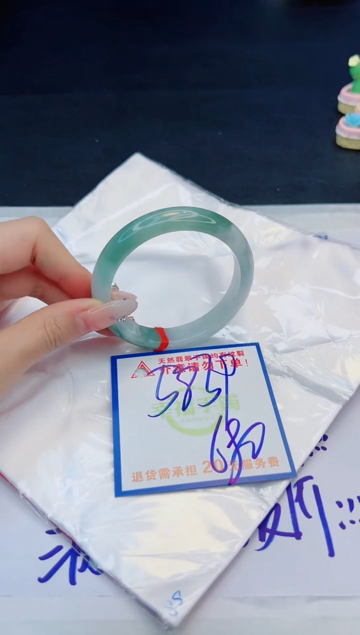【闪购商品】翡翠手镯未镶嵌，质检证书图片色彩偏黑白