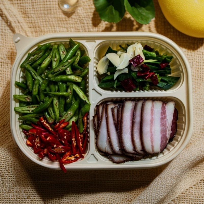 尖椒炒腊肉（邛崃山冷烟熏腊肉110g-220g，配青红椒丝、蒜苗及蒜片）