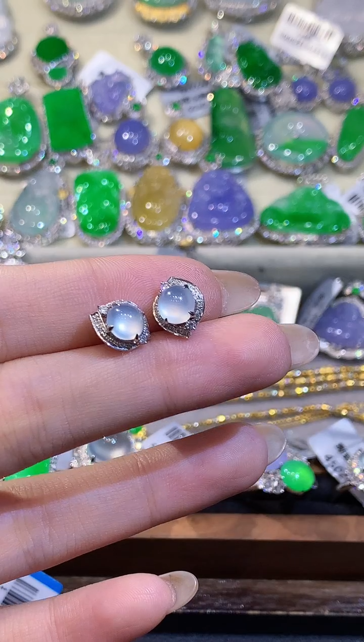 18K金镶嵌翡翠耳饰SF多样性发其一