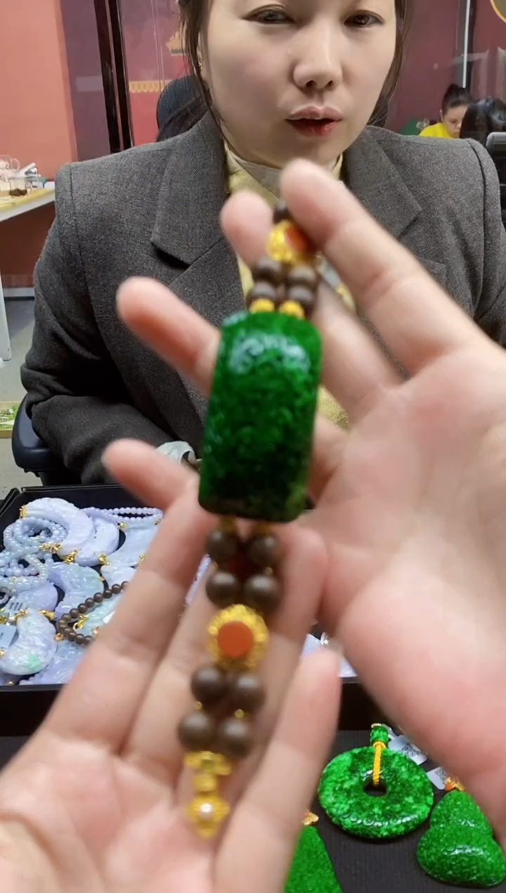 颈饰未镶嵌翡翠手牌