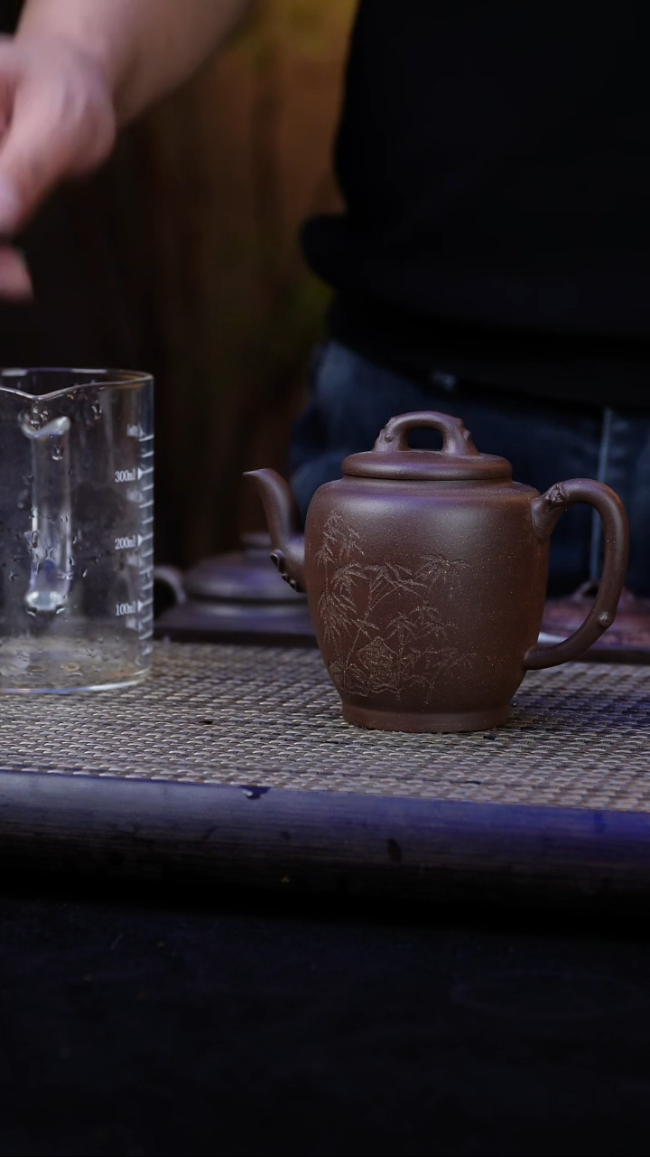 【闪购商品】紫砂茶壶老紫泥-刻绘高宫灯【约240cc】