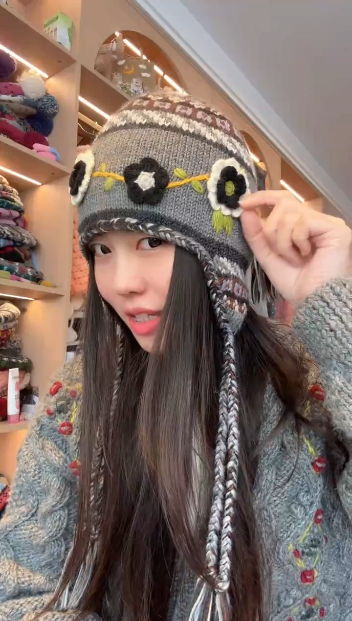 羊毛美利奴灰色立体花护耳帽