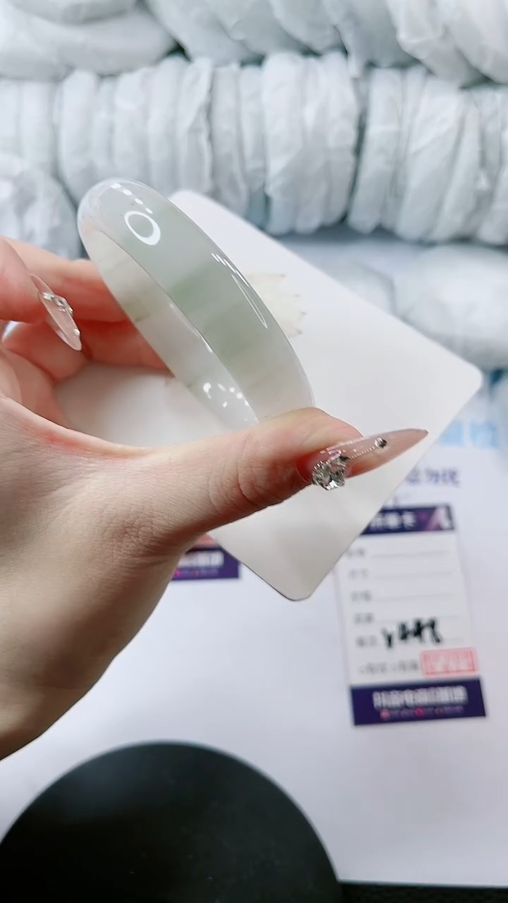 【闪购商品】石英质玉手镯未镶嵌多样性发货V448