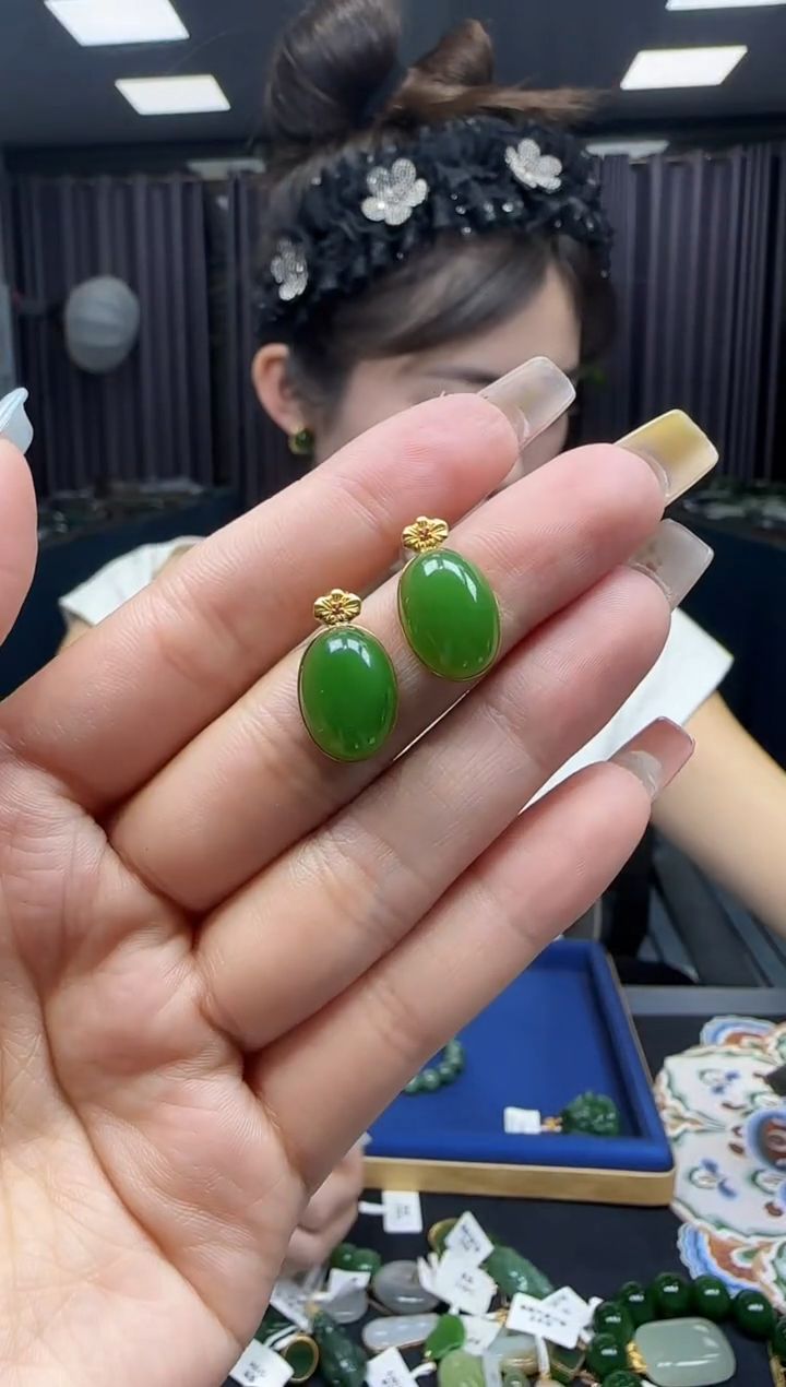 和田玉18K金镶嵌耳饰1