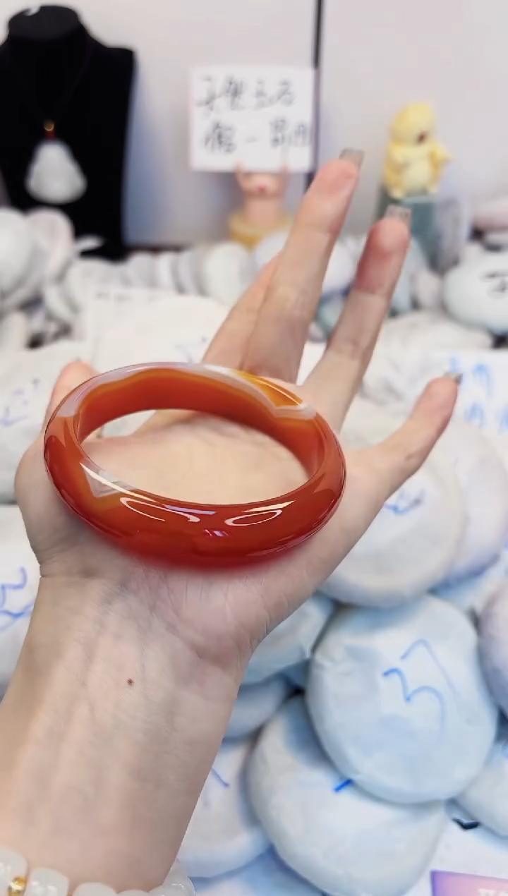 【闪购商品】石英质玉手镯未镶嵌10-玛瑙-圈口60