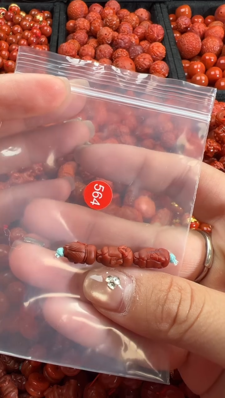 南红玛瑙未镶嵌颈饰1