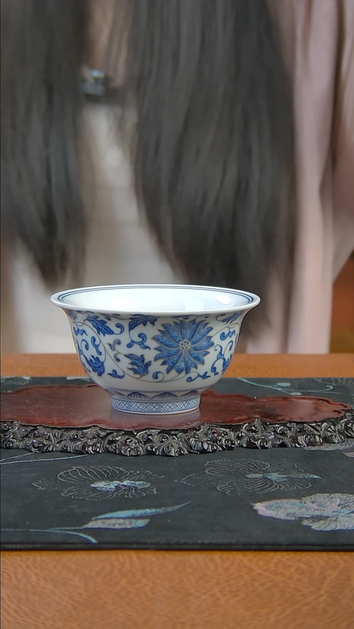 景德镇陶瓷青花缠枝莲主人杯