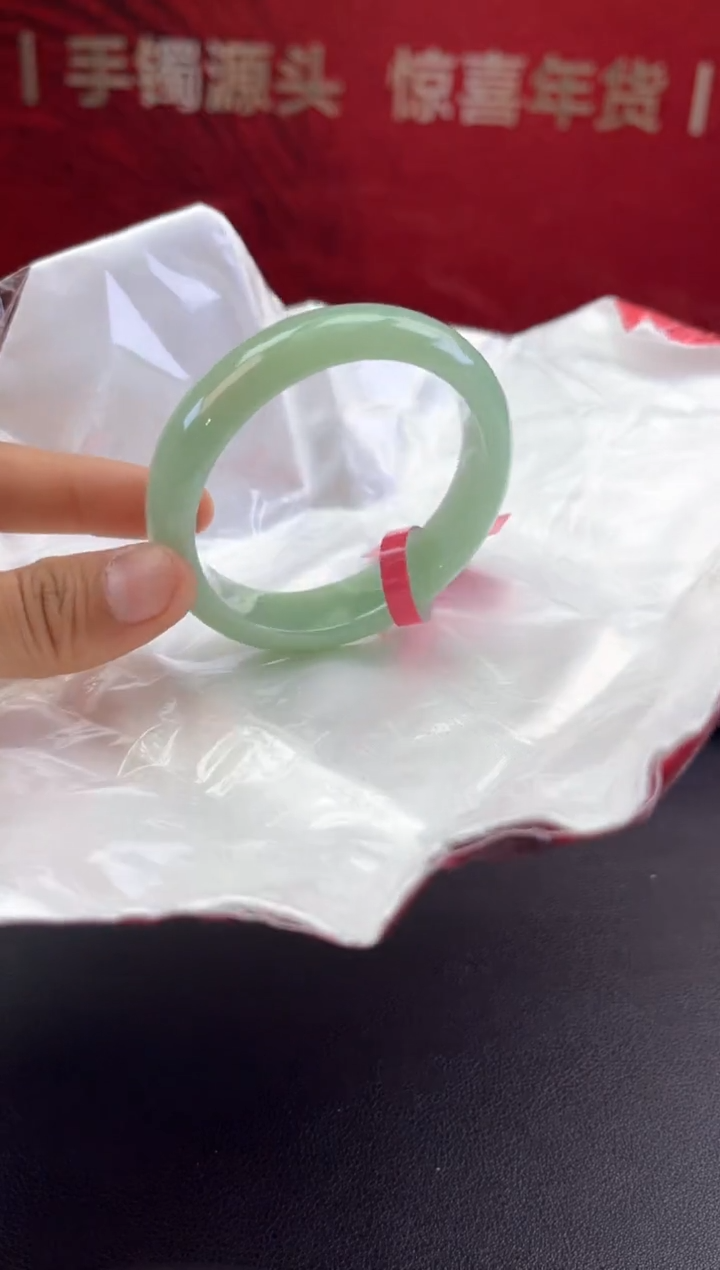 【闪购商品】翡翠手镯未镶嵌翡翠手镯/贵妃镯