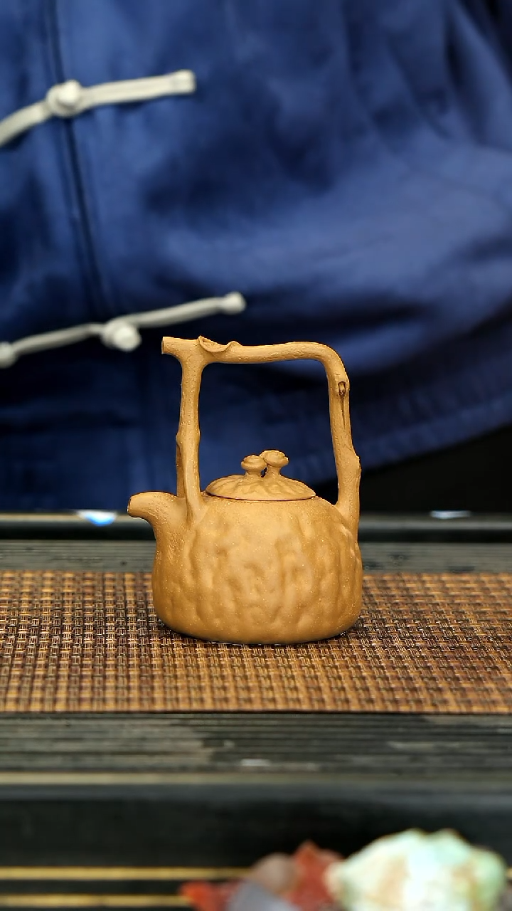 【闪购商品】紫砂茶壶25供春提梁 黄金段