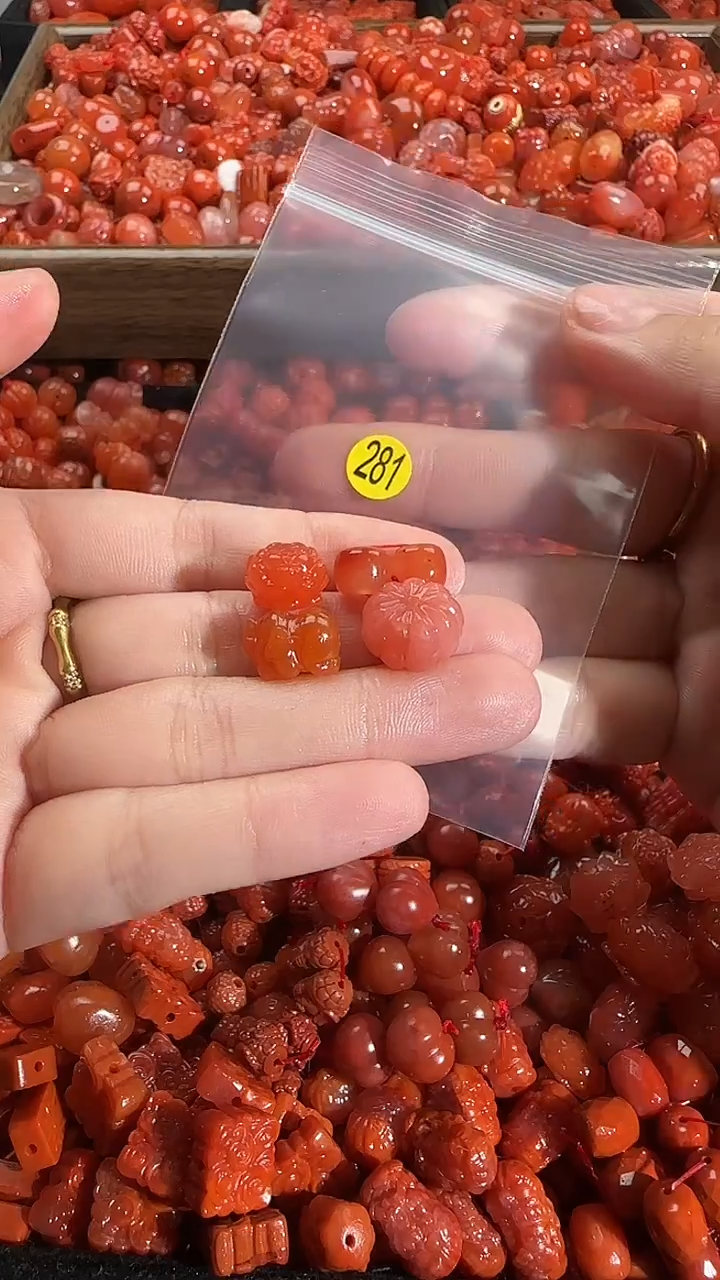 颈饰未镶嵌南红玛瑙1