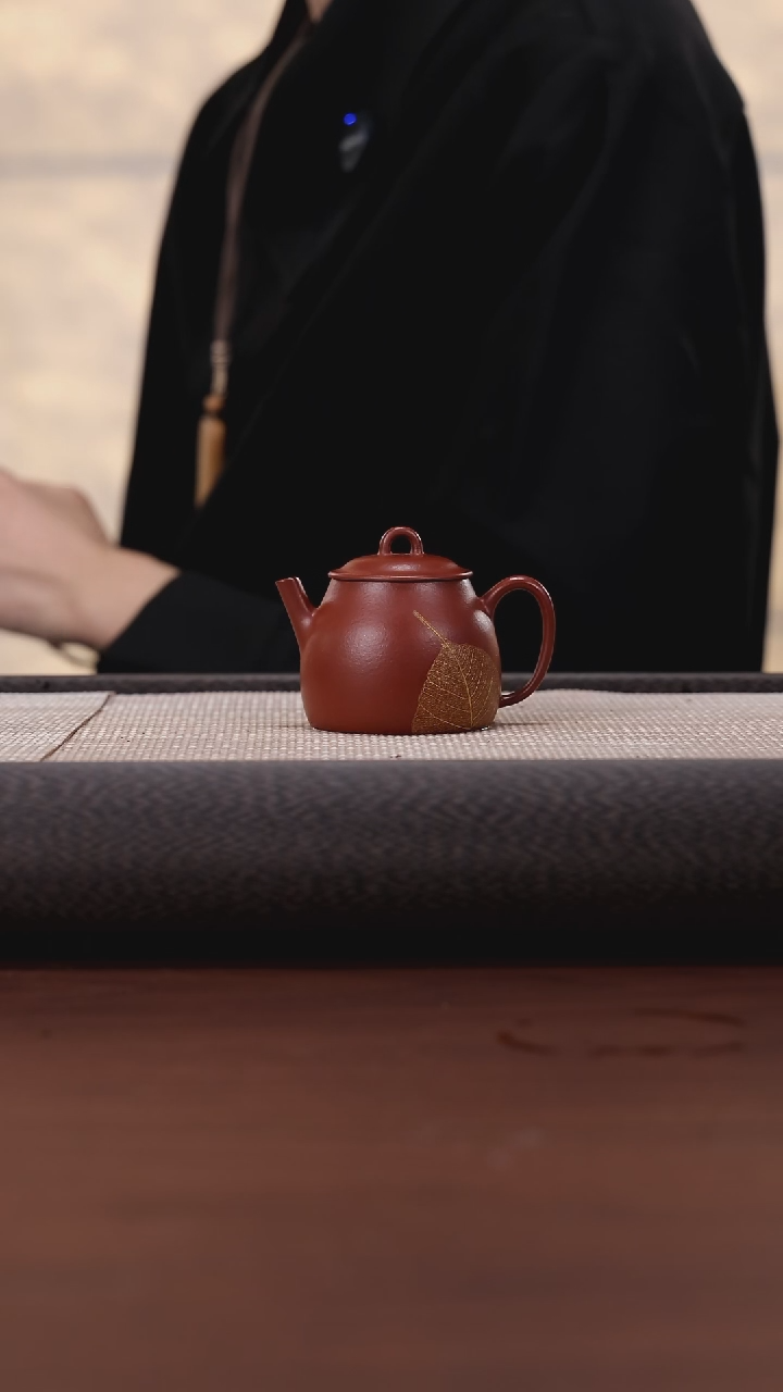 【闪购商品】紫砂茶壶726  朱泥 金叶秦 100cc