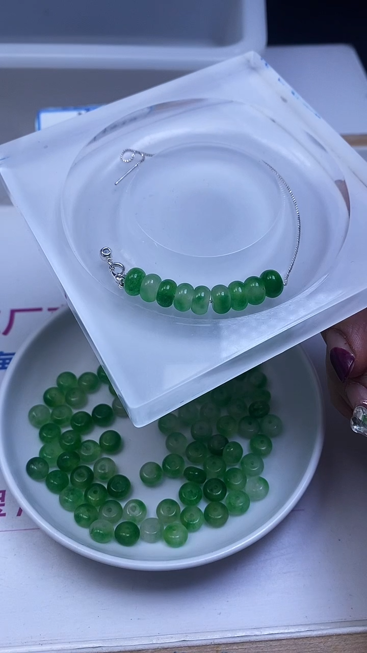 未镶嵌散珠石英质玉（非洲翠）M538 非 洲 翠算盘8*5mm20个9.8元