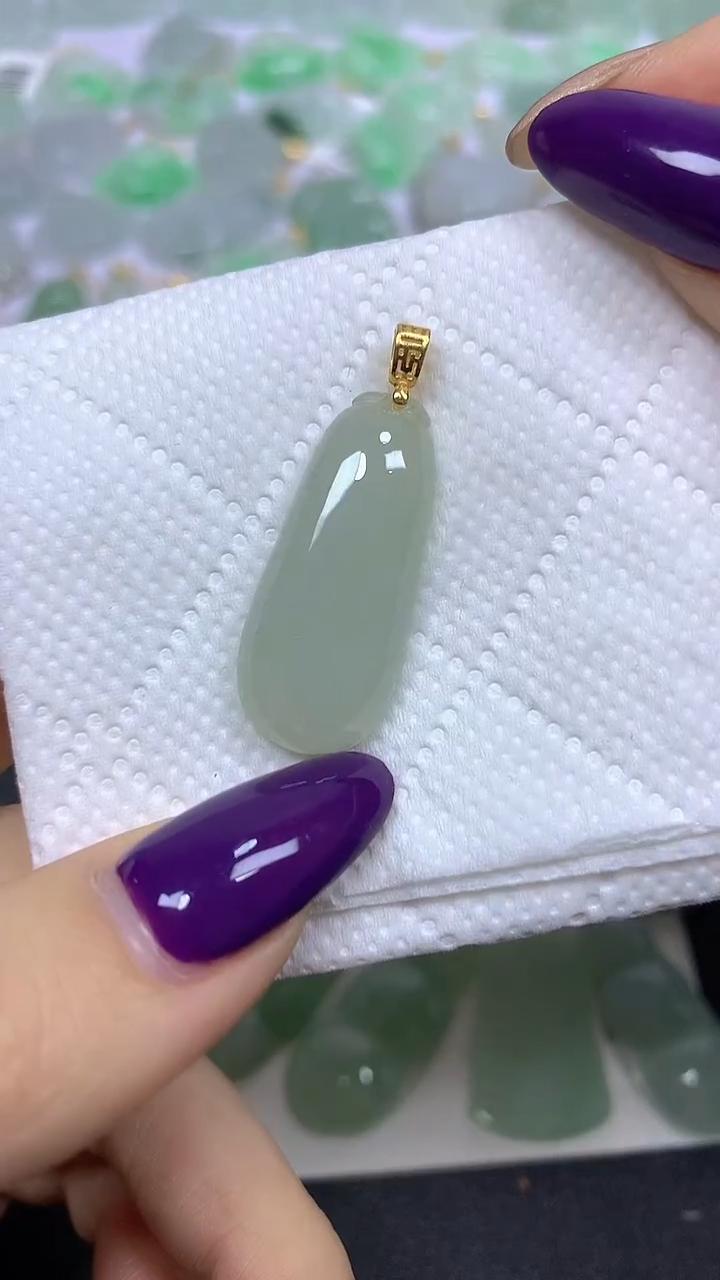 颈饰未镶嵌翡翠 