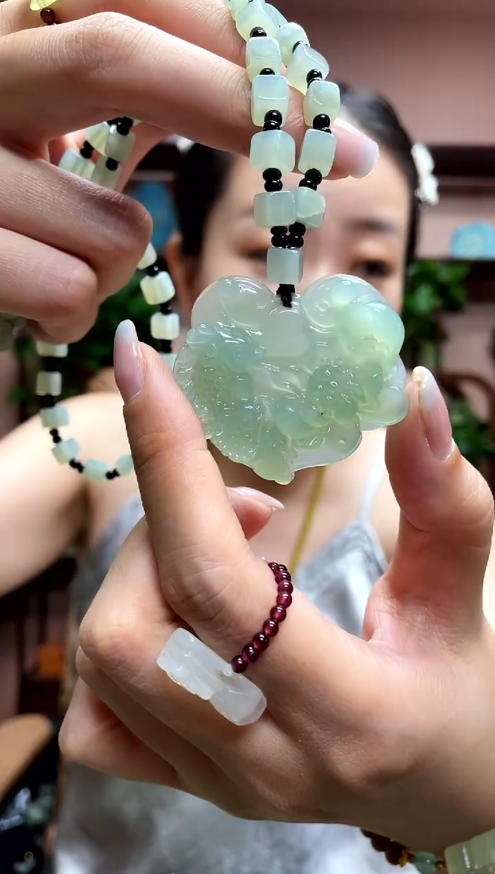 岫玉未镶嵌吊坠·