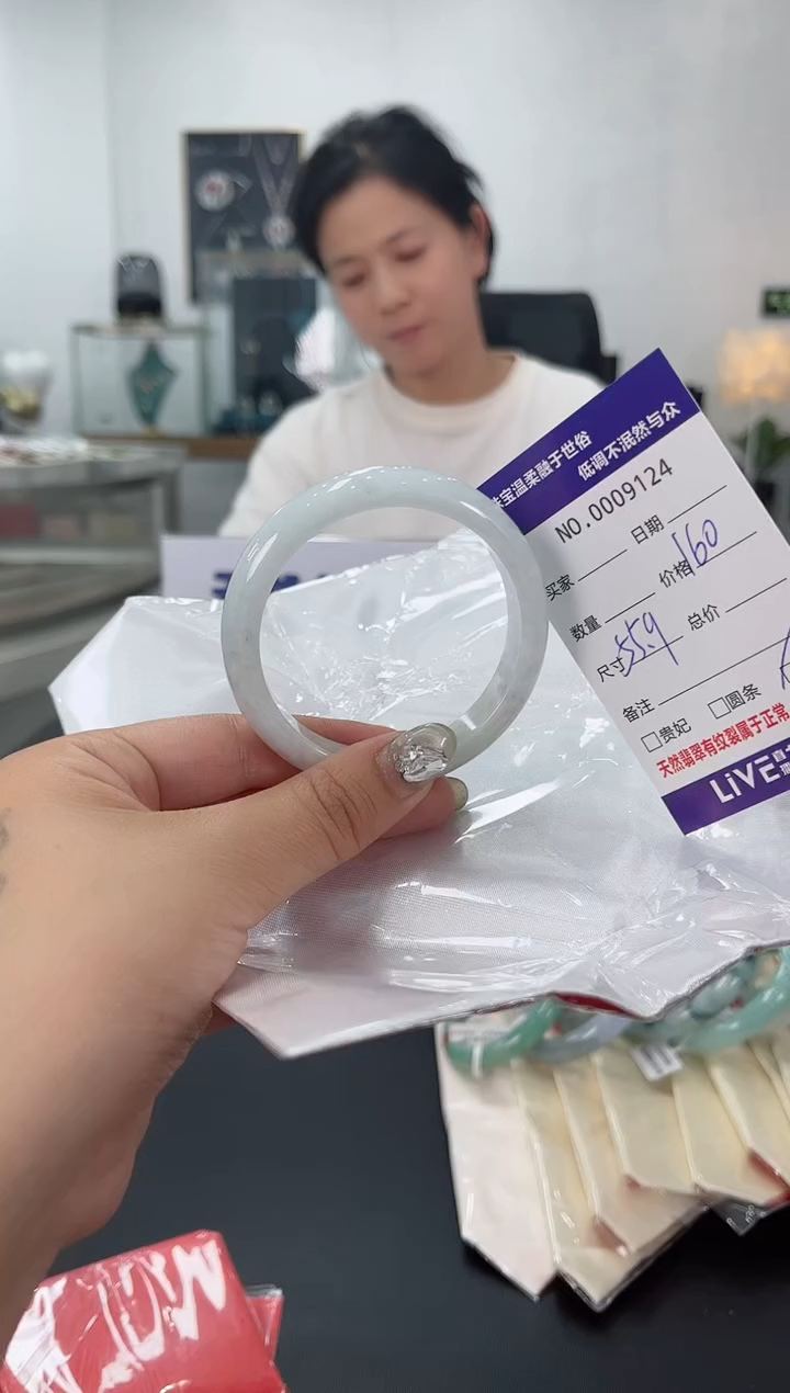 【闪购商品】翡翠手镯未镶嵌天然翡翠A货