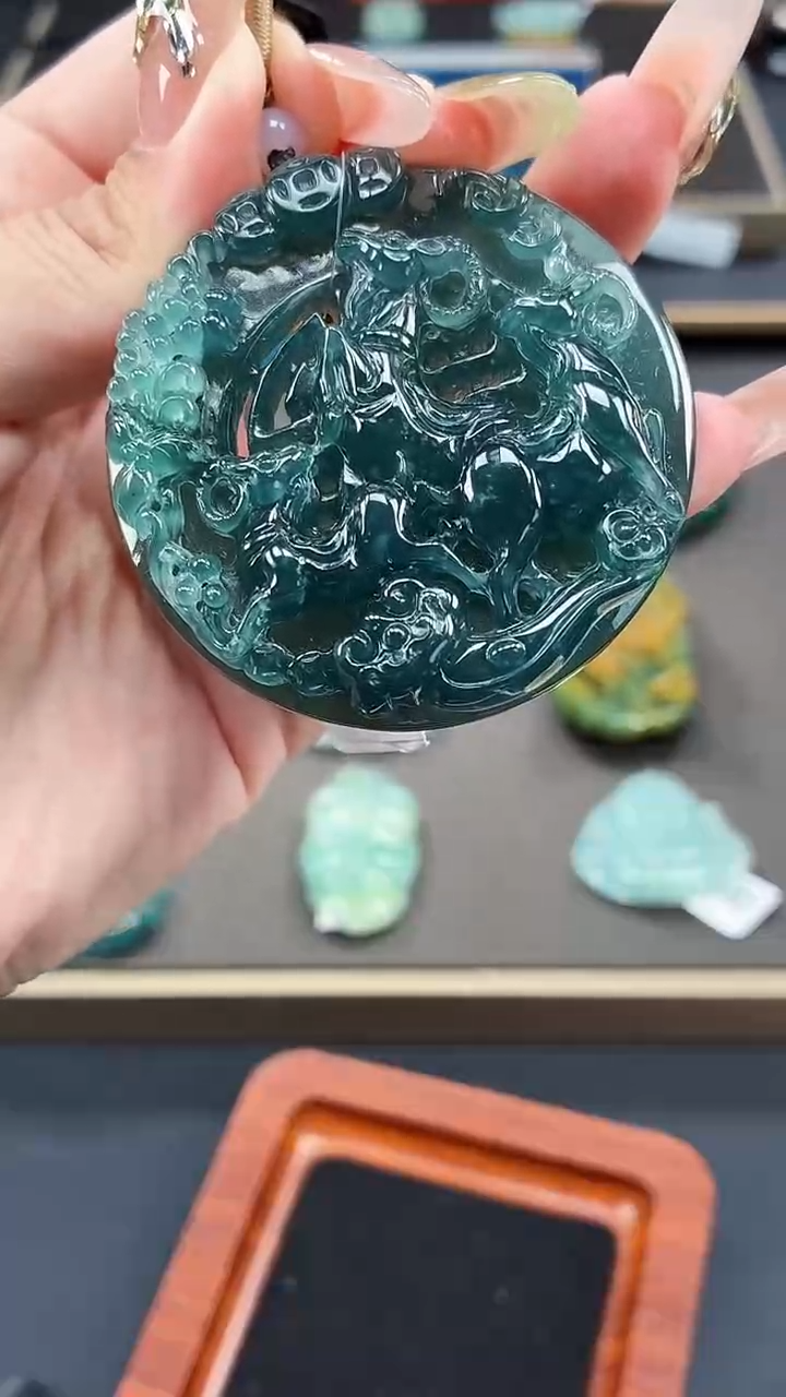 翡翠未镶嵌颈饰DLZ250815108
