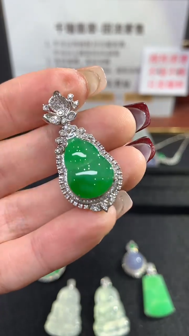 【闪购商品】翡翠吊坠(不含链)18K金镶嵌葫芦回流不退不换|16800+0