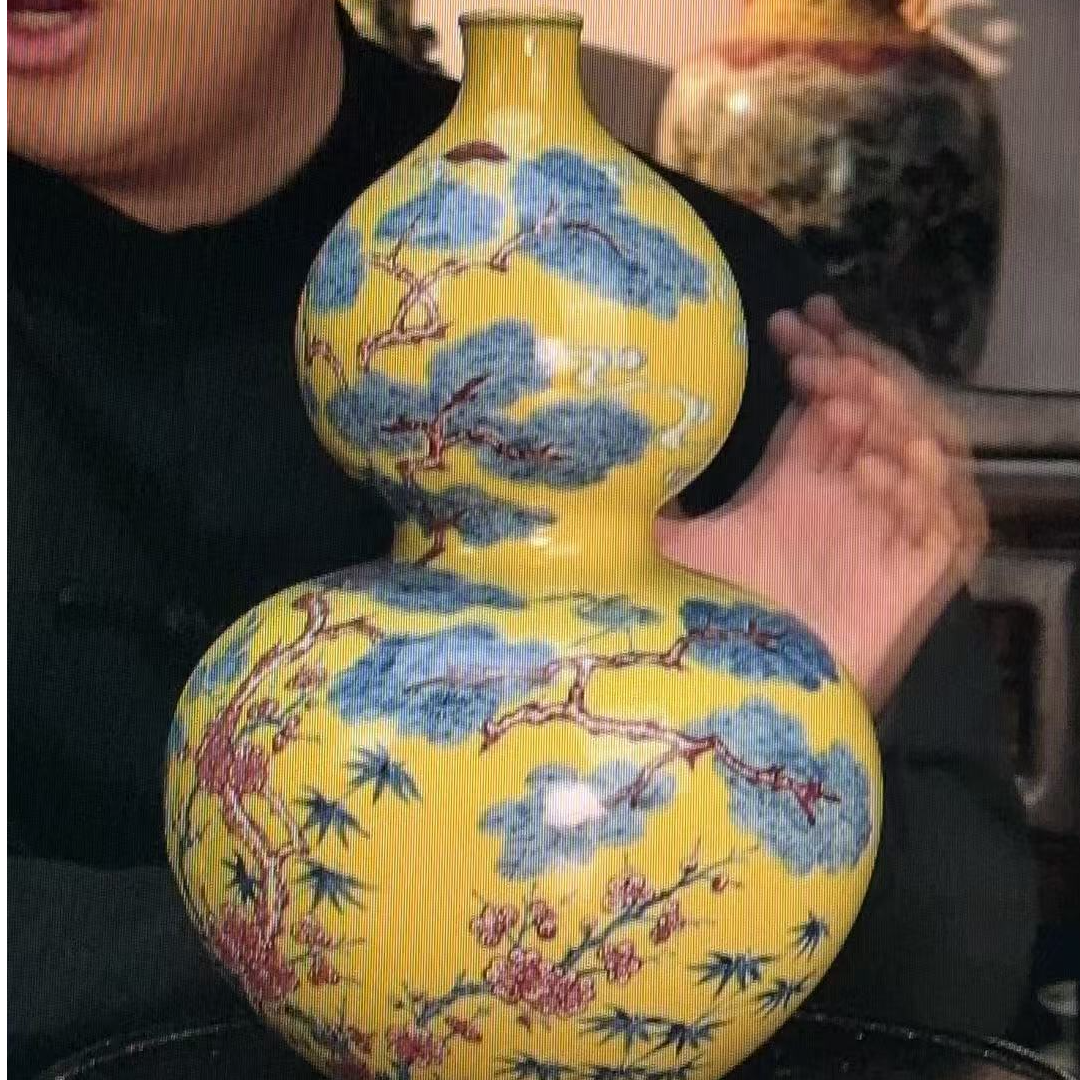清 黄地青花釉里红岁寒三友葫芦瓶