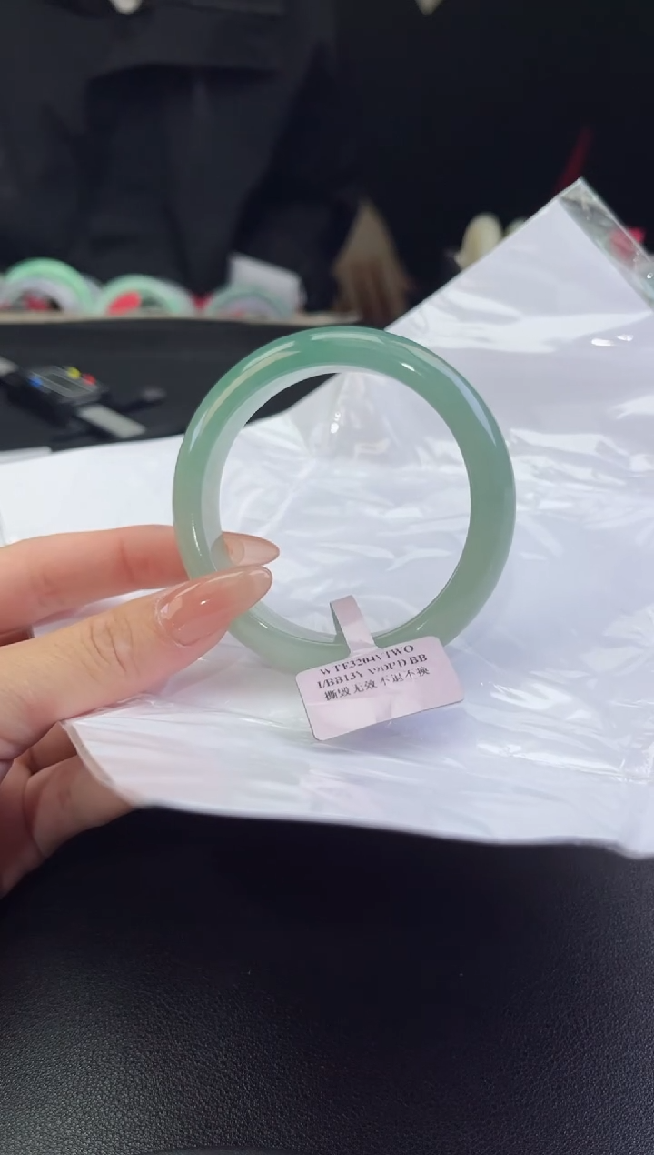 【闪购商品】翡翠手镯未镶嵌翡翠手镯