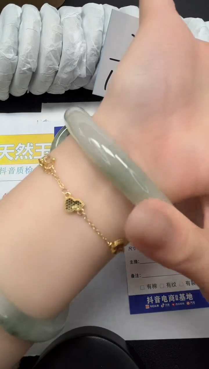 【闪购商品】石英质玉手镯合金89-63.8