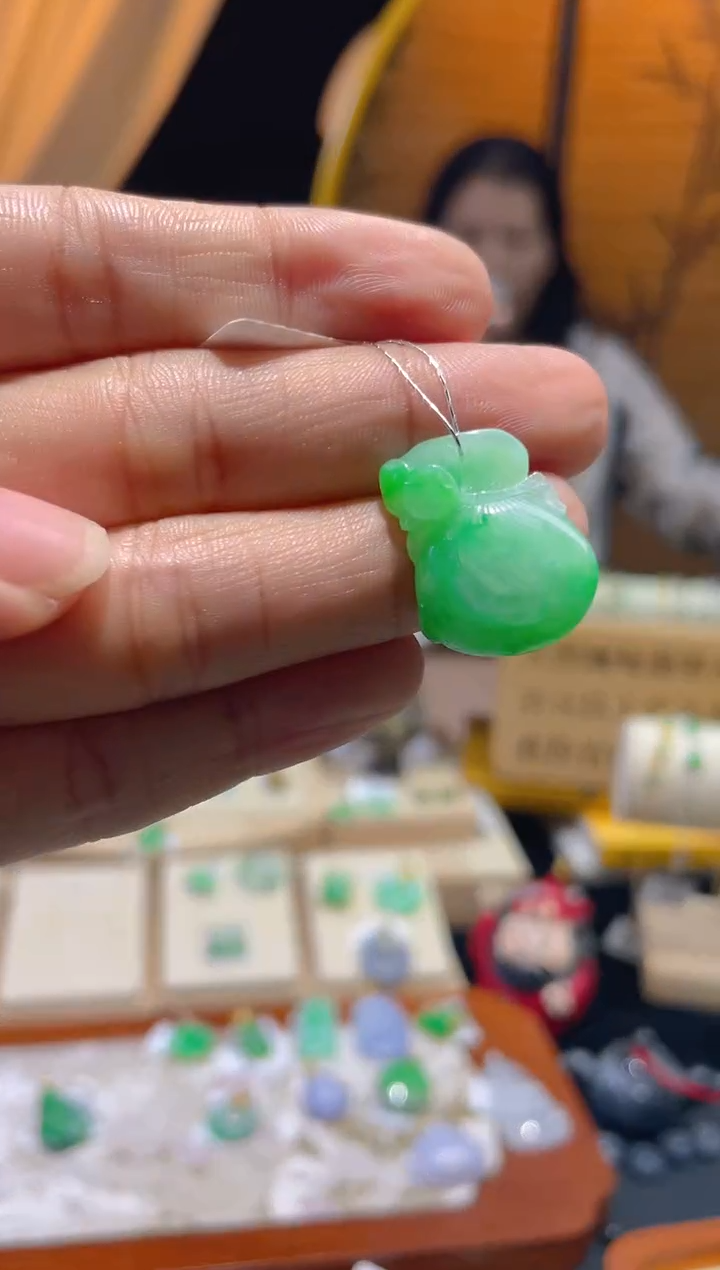 【闪购商品】翡翠颈饰未镶嵌假一赔三