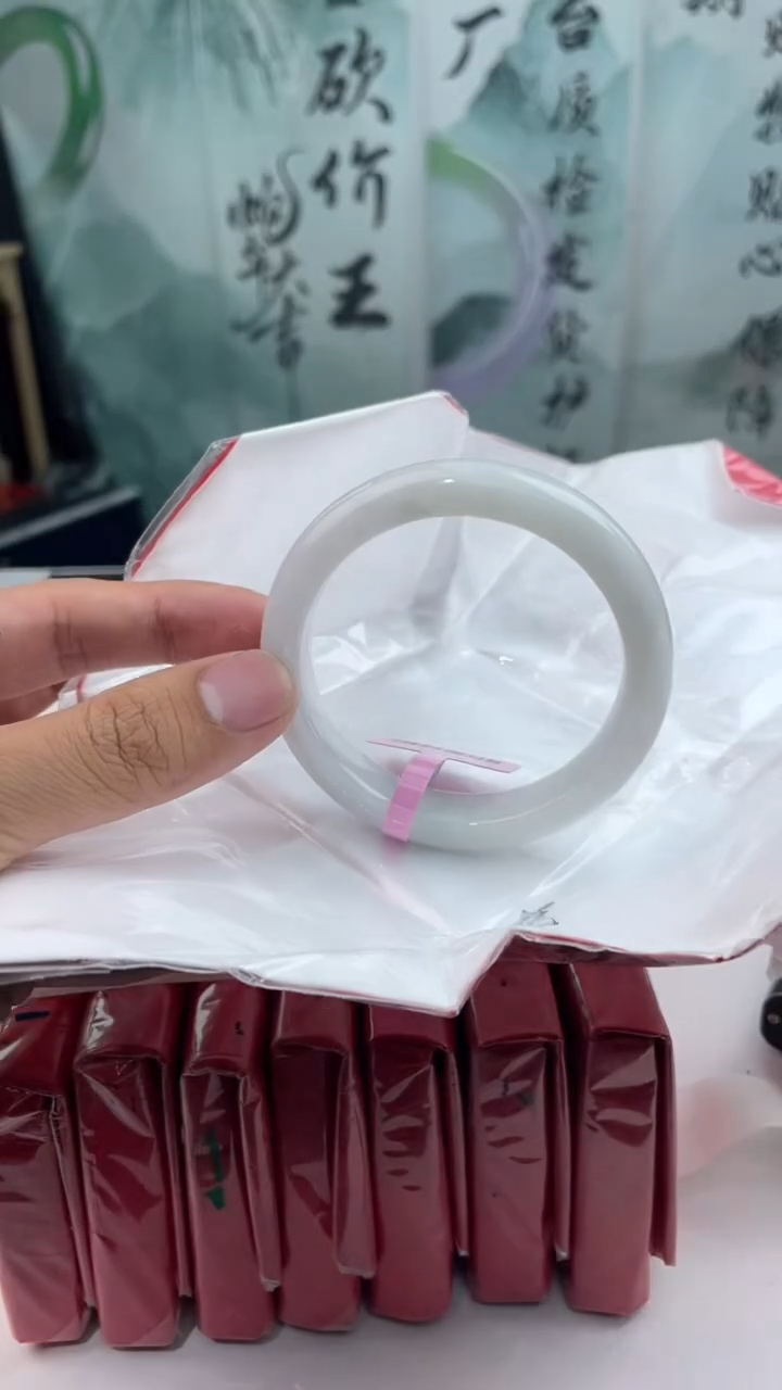 【闪购商品】翡翠手镯未镶嵌7翡翠手镯（微瑕）