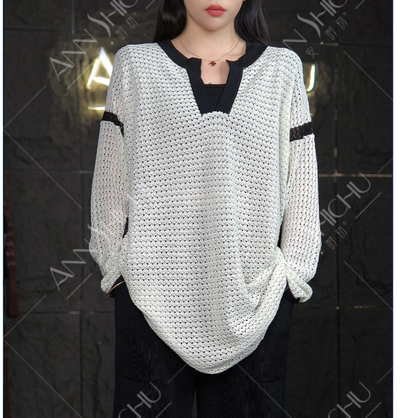 ANNSHIHCU黑白撞色气质拼接V领镂空宽松落肩袖防晒针织上衣#K002