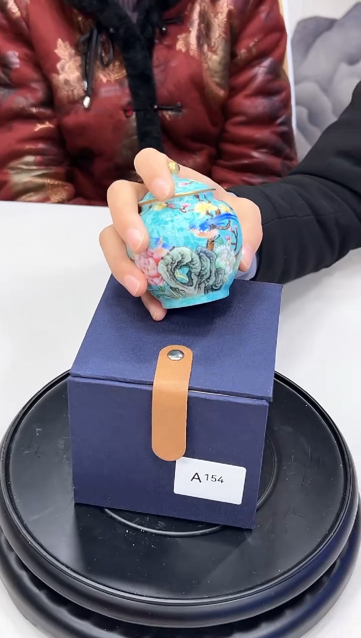 【闪购商品】其他天青底扒花花鸟茶罐A154