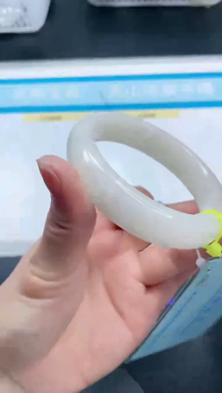 和田玉手镯未镶嵌21S370-56