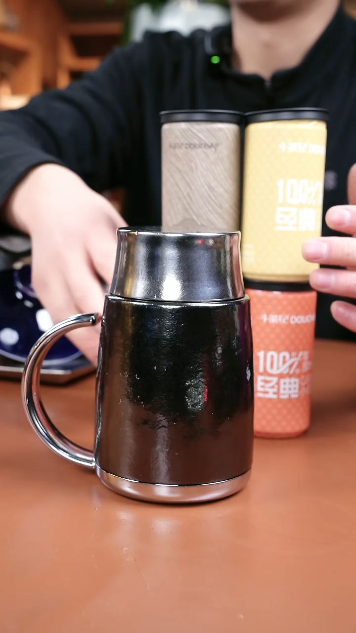 1辉哥粉丝福利 茶忆办公杯+3罐稻米+1罐咕咕 黑武士