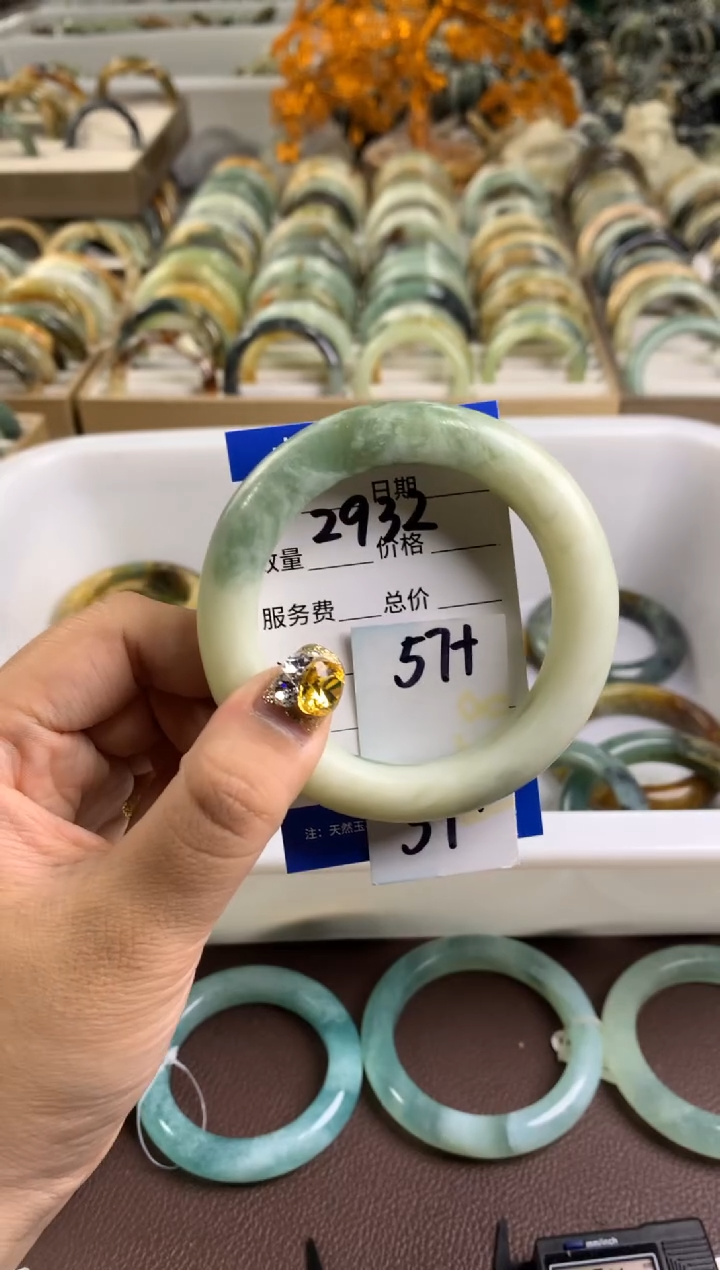 【闪购商品】蛇纹石玉手镯未镶嵌2932