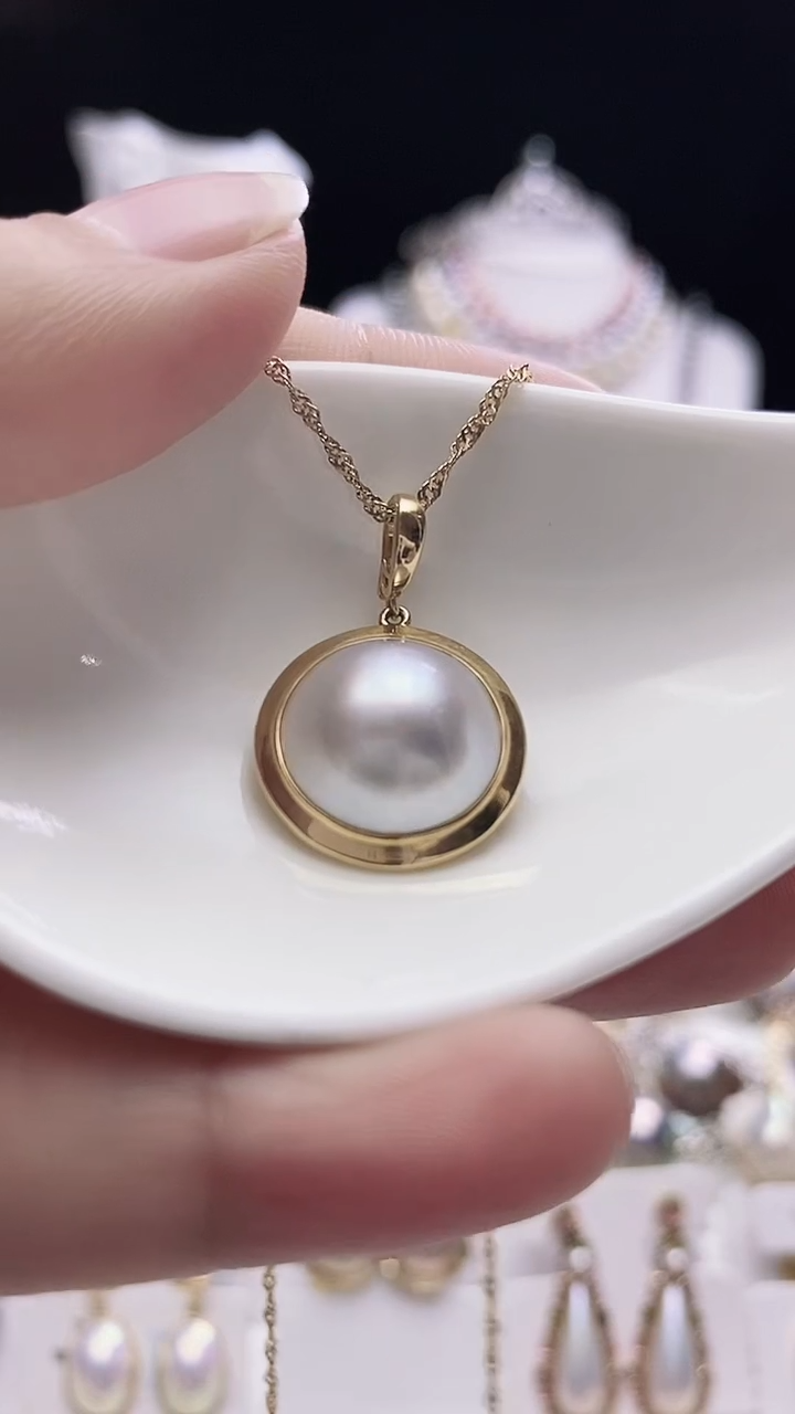 【闪购商品】拼合珍珠（马贝珠）颈饰18K金镶嵌海水马贝吊坠