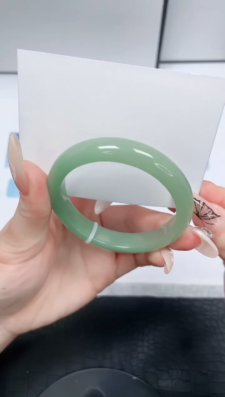 【闪购商品】石英质玉手镯未镶嵌221-52..6