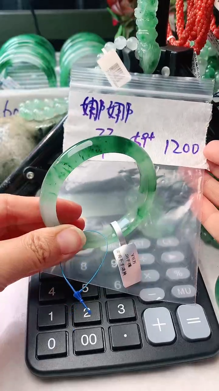 【闪购商品】石英质玉手镯未镶嵌1