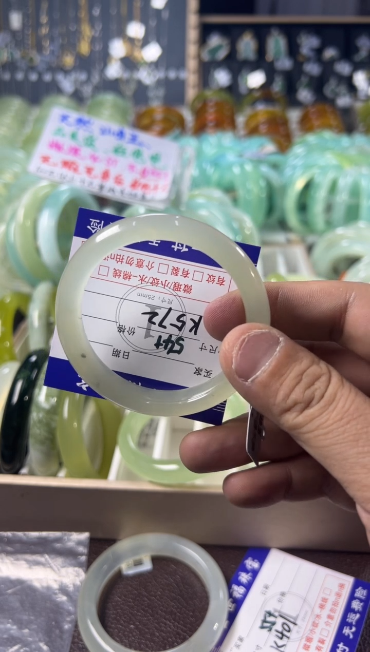 未镶嵌蛇纹石玉手镯1