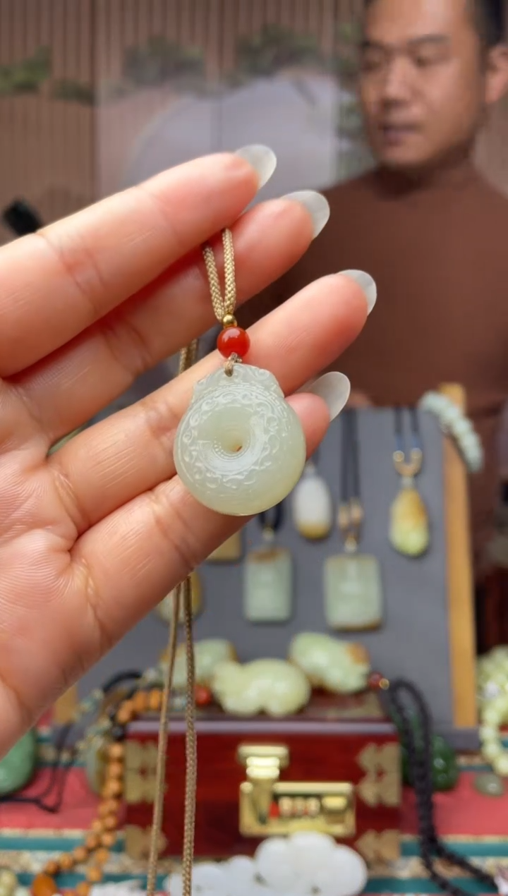 颈饰未镶嵌和田玉拍一发一