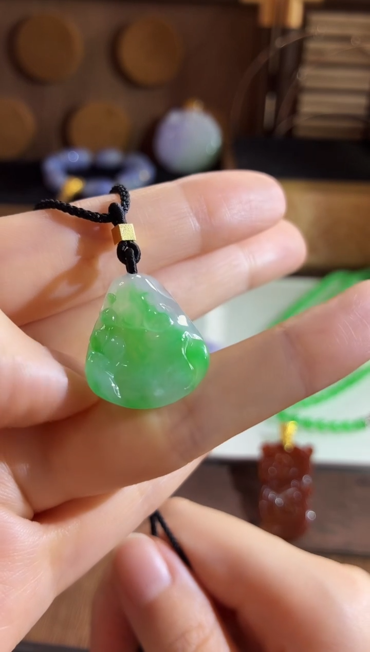 颈饰未镶嵌翡翠吊坠