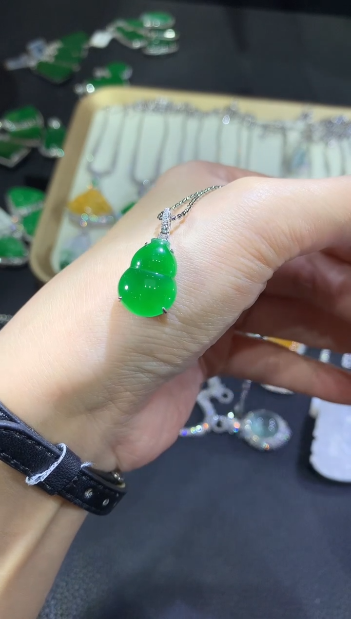 翡翠18K金镶嵌吊坠(不含链)9-葫芦（多样性发货一件不含链