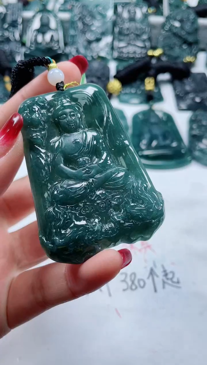 【闪购商品】翡翠颈饰未镶嵌           