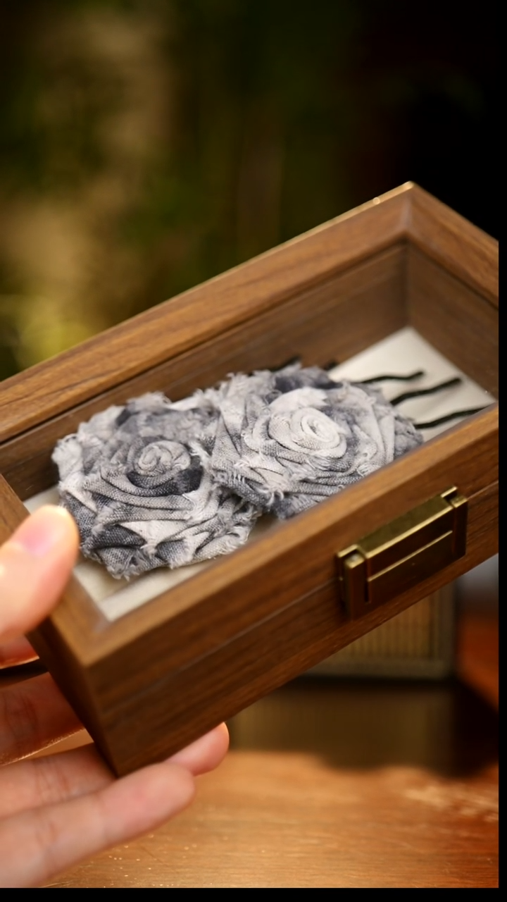 刺绣旅行首饰盒和蜡染花花（灰色）