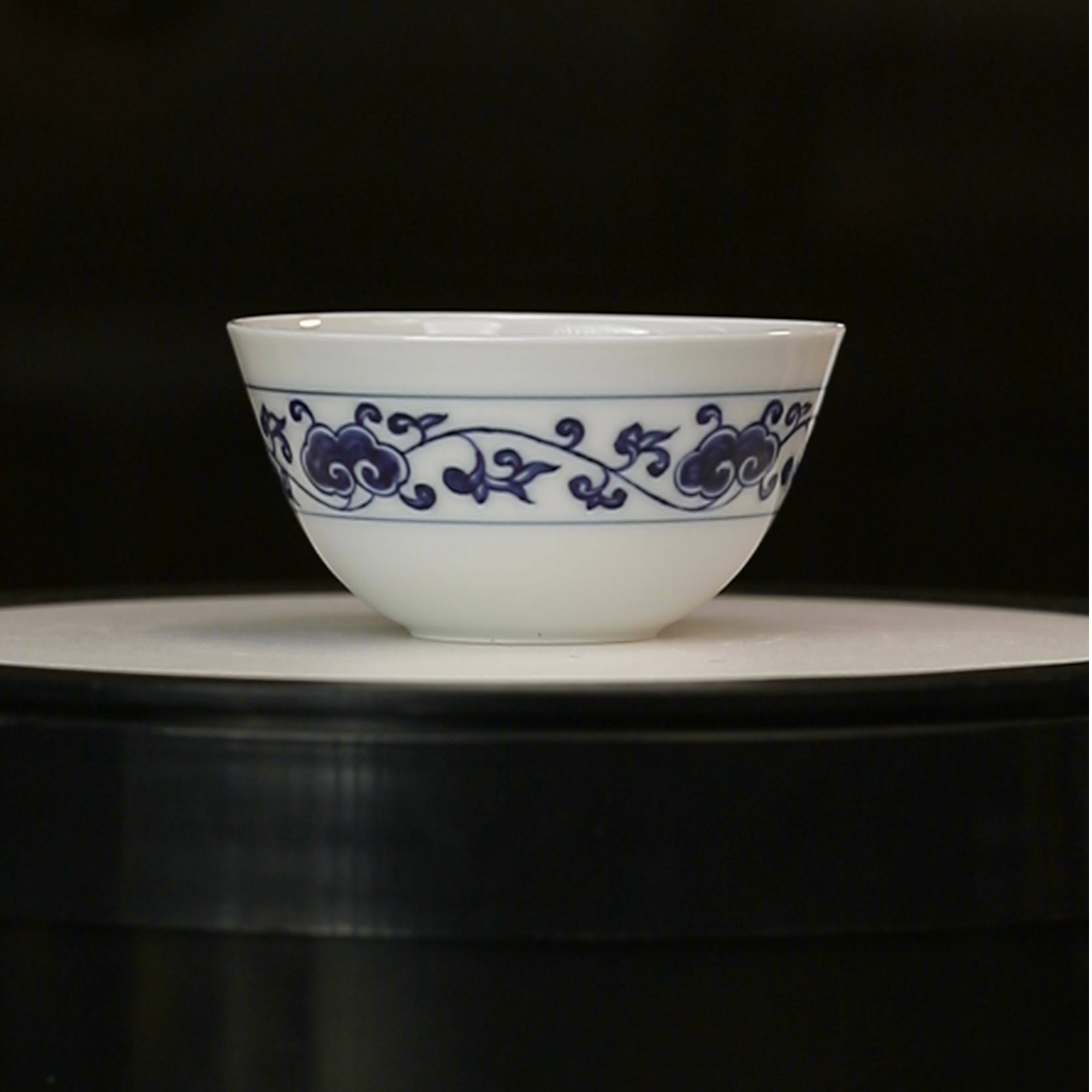 12.24/M2C48/青花缠枝莲宝相花纹罗汉杯