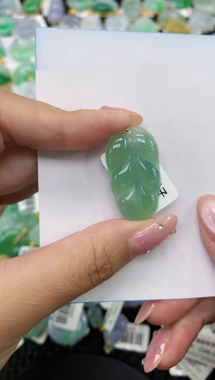 翡翠18K金镶嵌颈饰1111111111