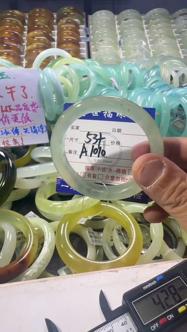 未镶嵌蛇纹石玉手镯1