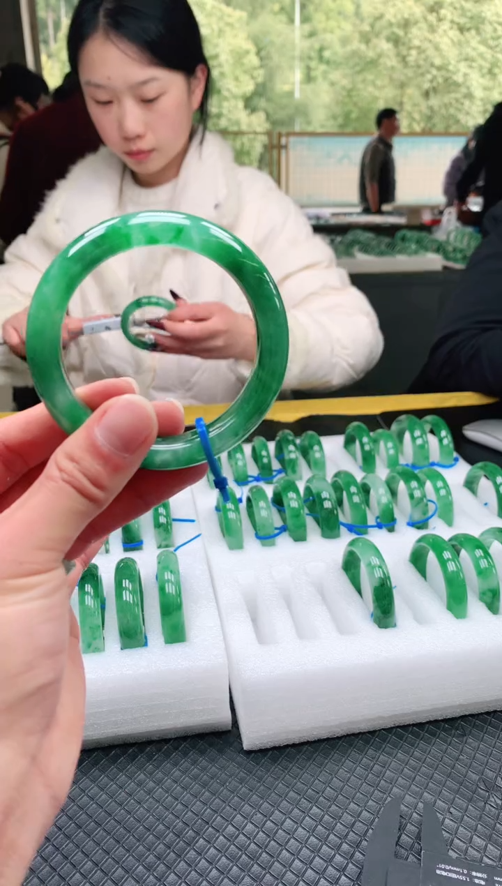 【闪购商品】石英质玉手镯未镶嵌1-天然非洲翠手镯