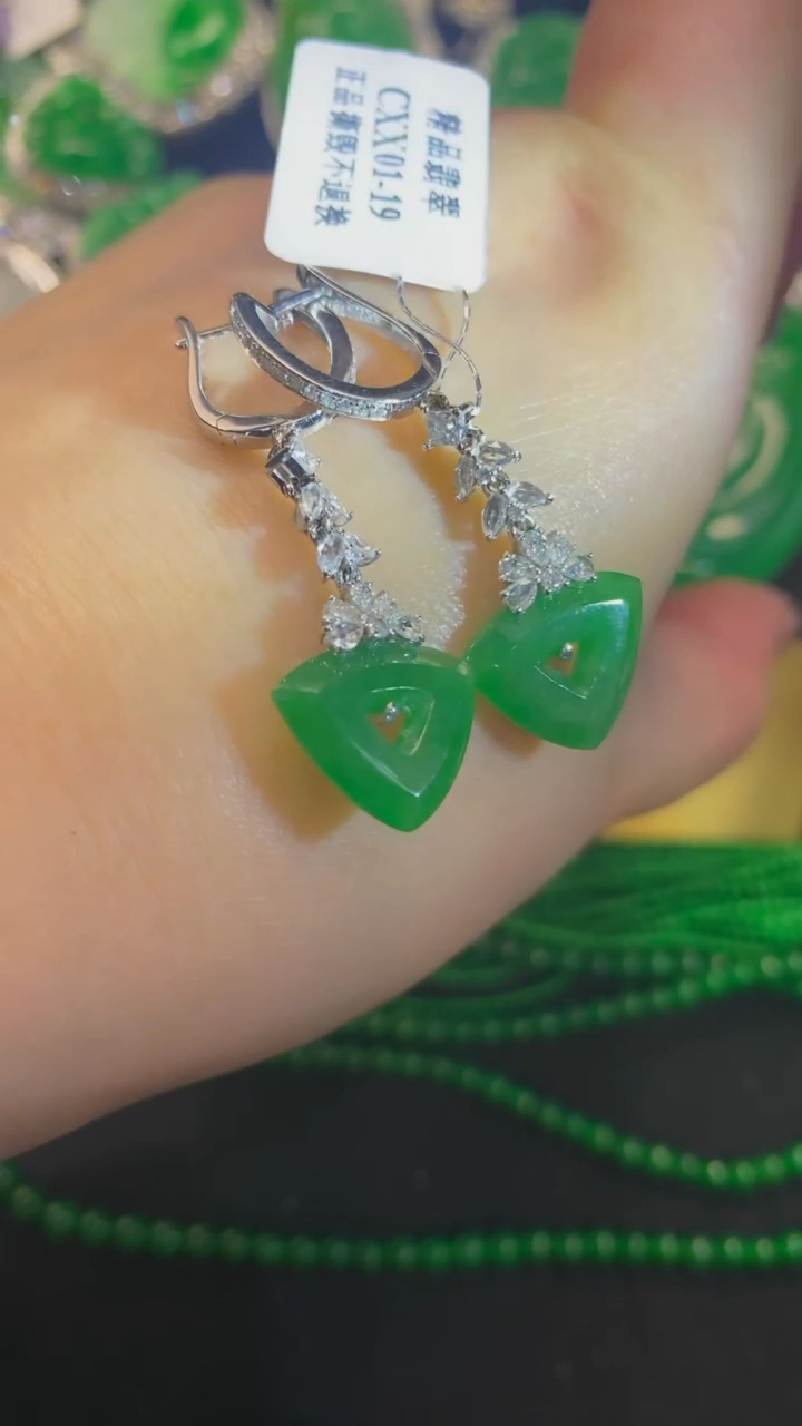 【闪购商品】翡翠吊坠(不含链)未镶嵌耳扣