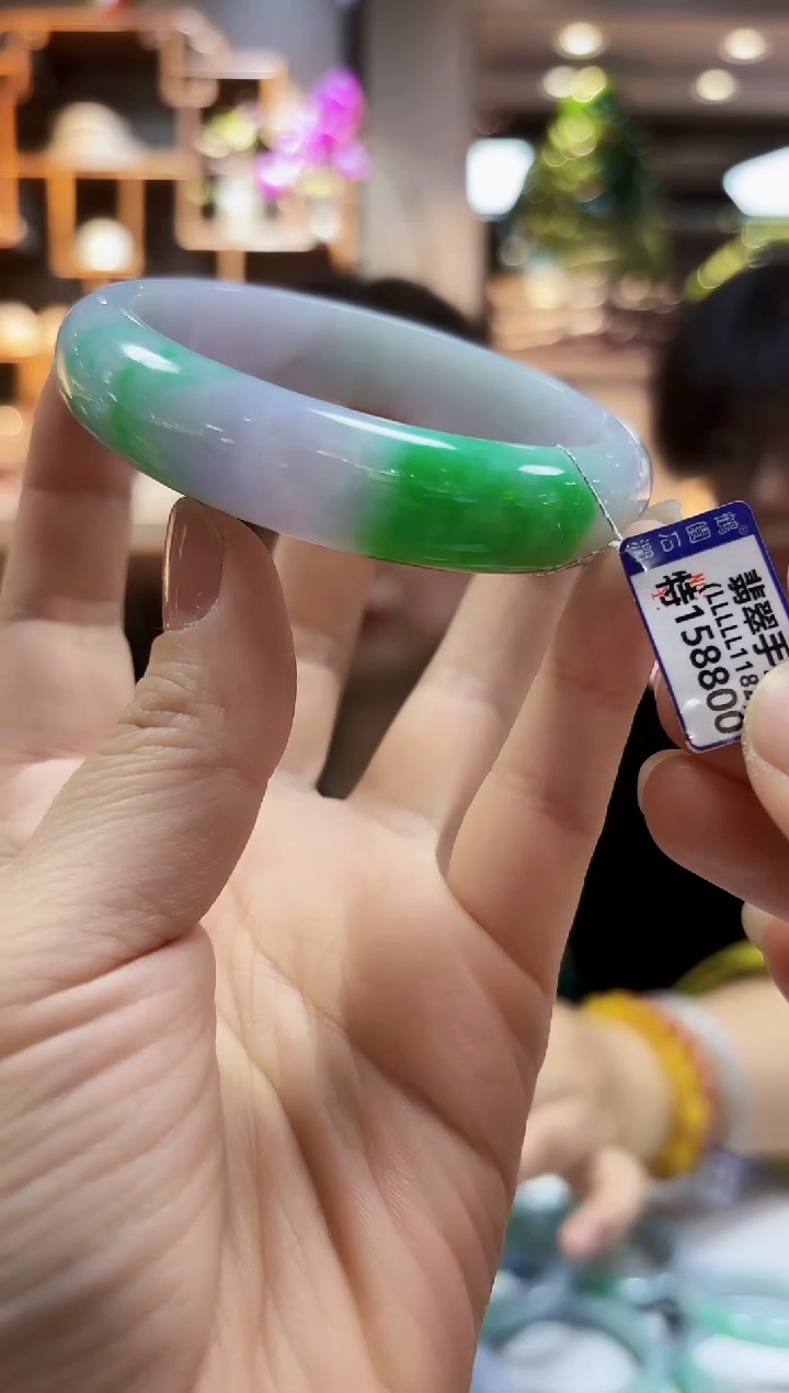 【闪购商品】翡翠颈饰未镶嵌64手镯