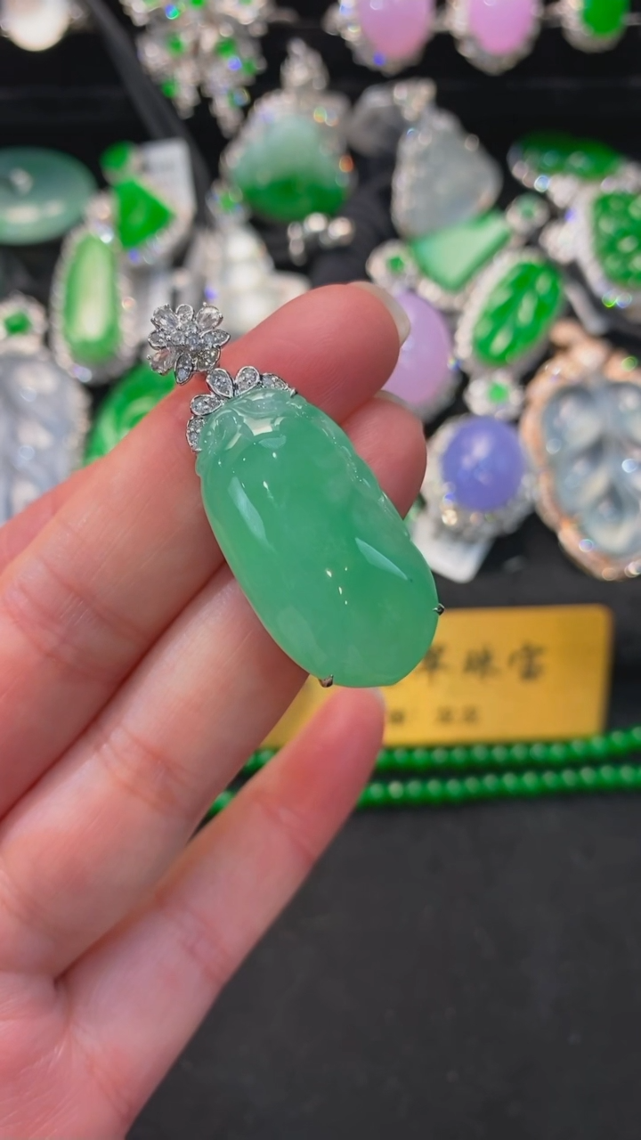 【闪购商品】翡翠颈饰未镶嵌福瓜