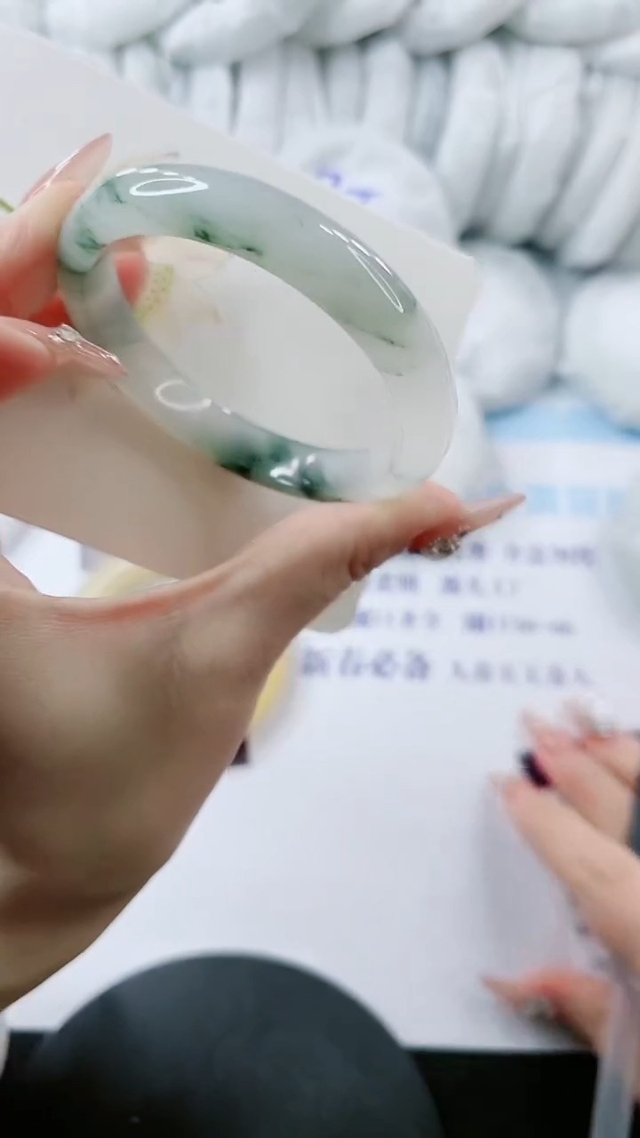 【闪购商品】石英质玉手镯未镶嵌多样性发货L153